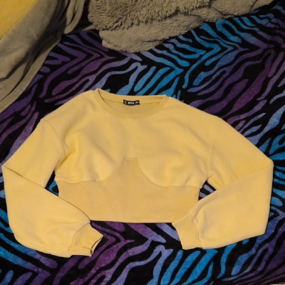 SHEIN | Cream Cropped Sweatshirt